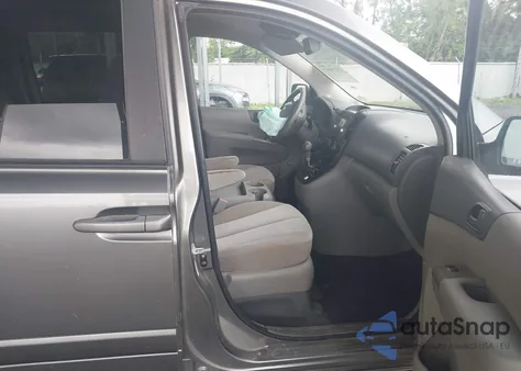 2011 Kia Sedona Lx z USA, uszkodzony, nr VIN KNDMG4C71B6389650